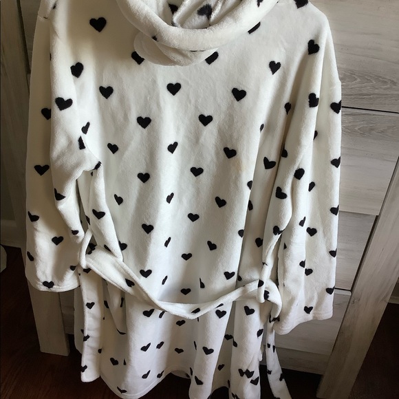 Emily & Meritt Robe - Picture 3 of 3